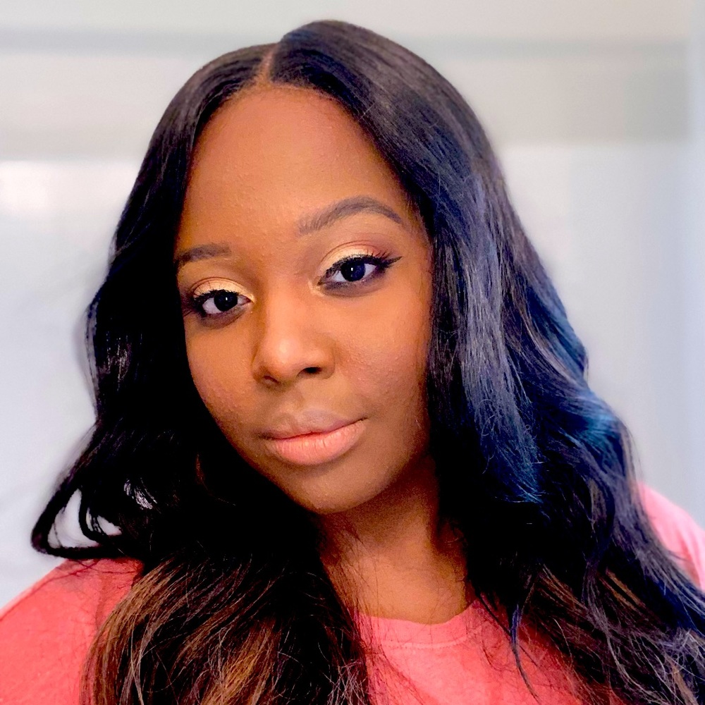 Meet your Posher, Amira